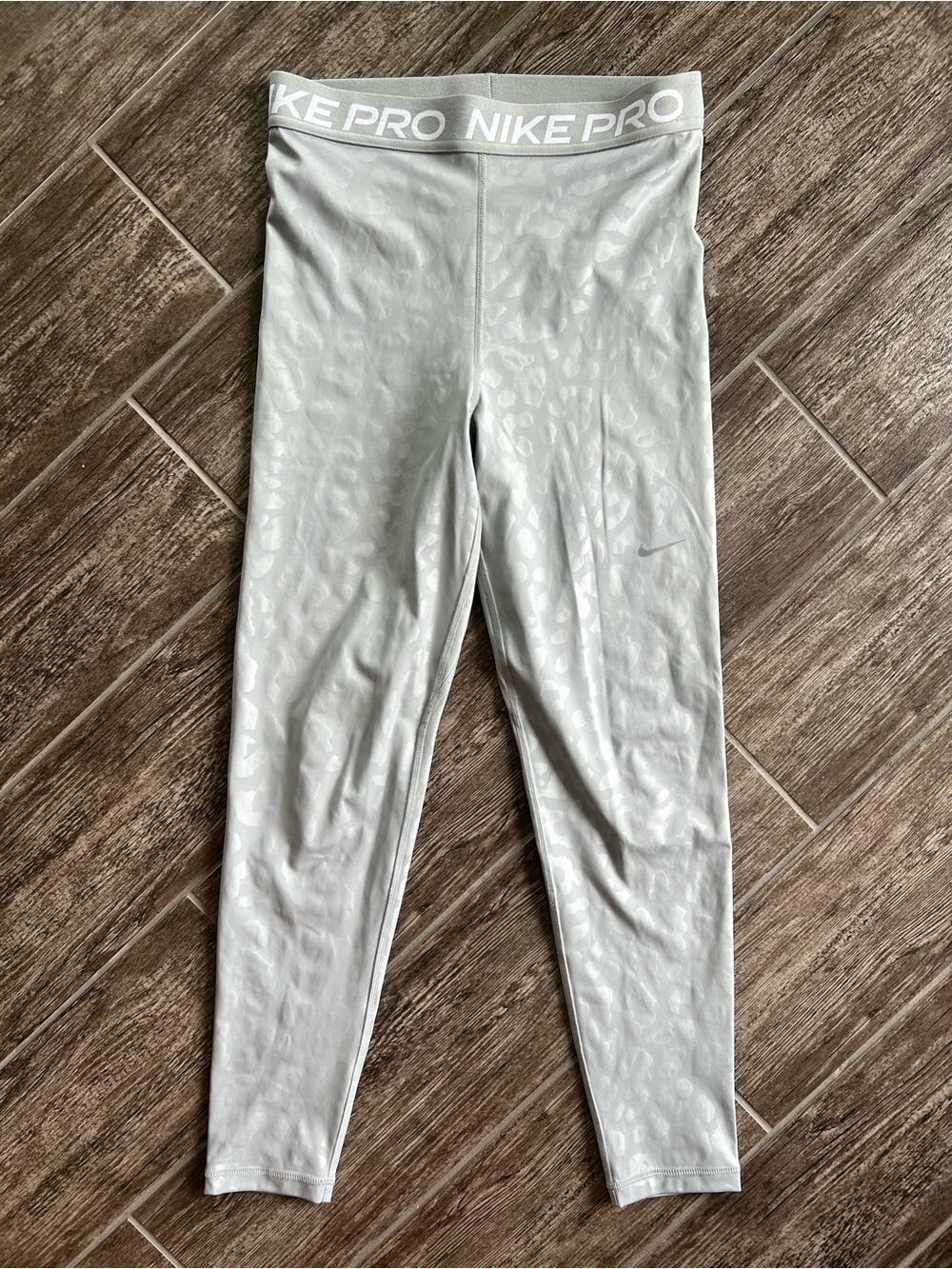 Nike Pro Gray/Silver Leggings